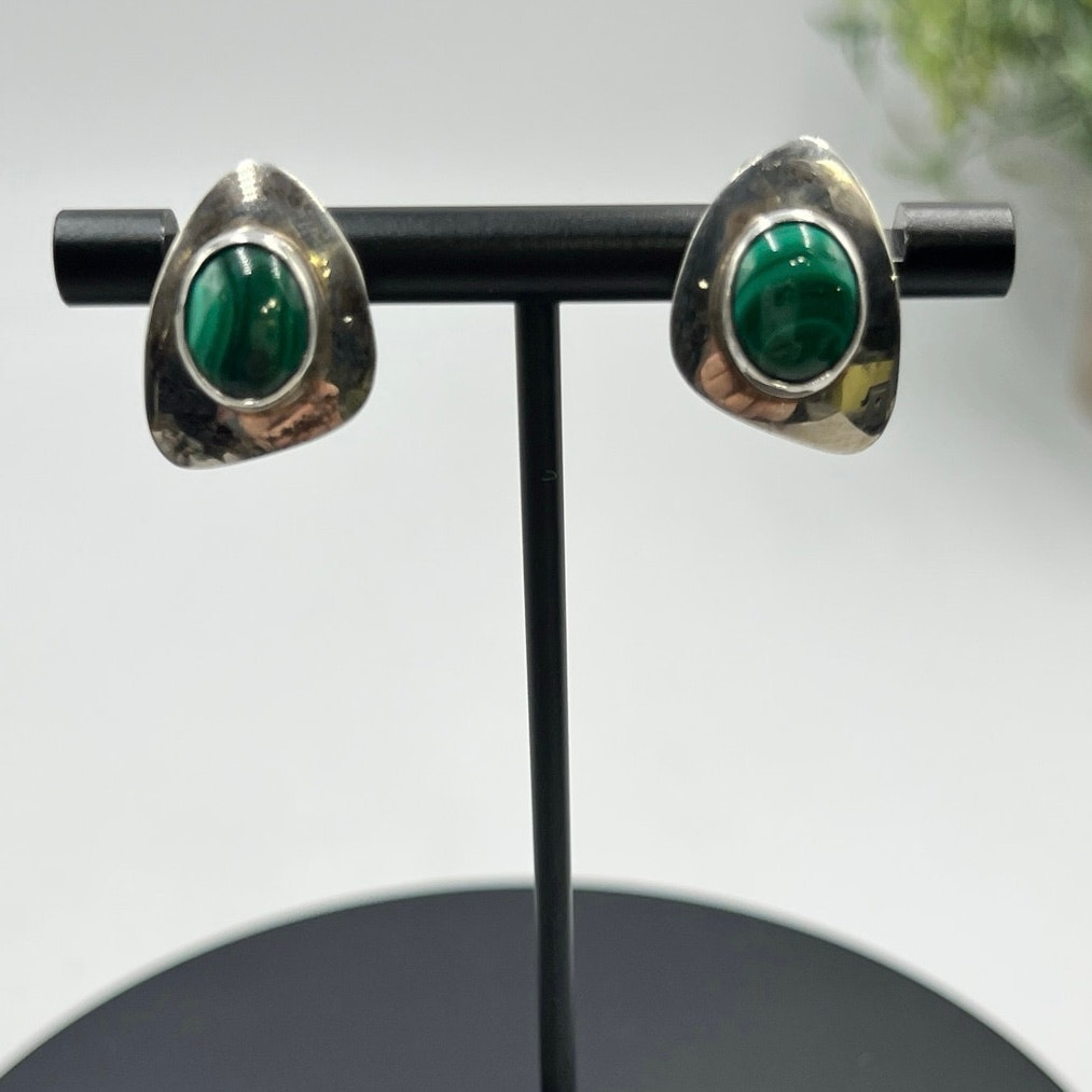 Sterling Silver Vintage Bezel Vibrant Green Malachite Cabochon Clip On Earrings